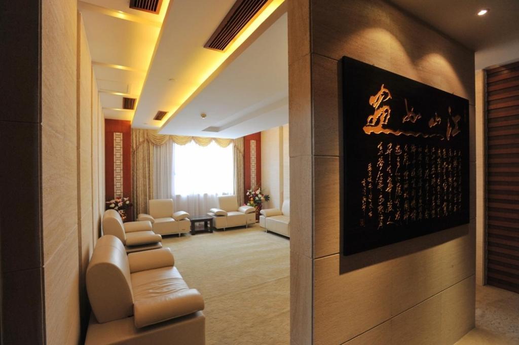 Jinling Yixian Hotel Хуаншан Екстериор снимка