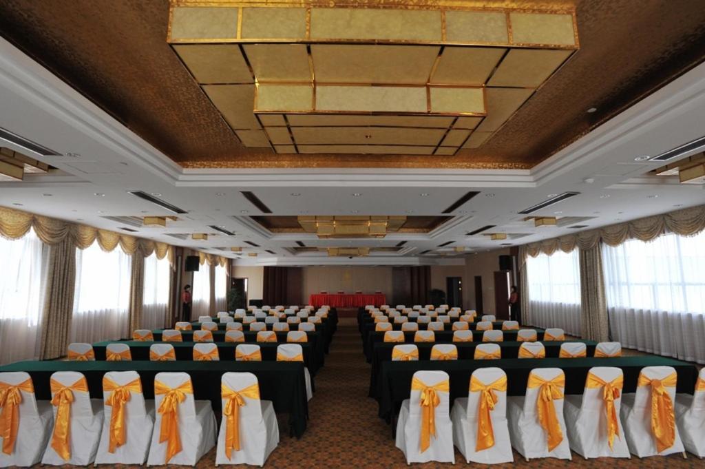 Jinling Yixian Hotel Хуаншан Екстериор снимка
